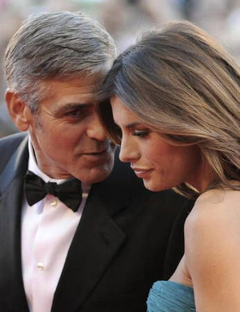 Nếu bạn trên 50 tuổi và muốn tìm kiếm một ai đó 20 tuổi thì ít ra bạn cần phải trông giống như... George Clooney