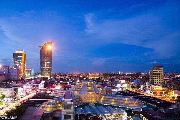 Tòa nhà chọc trời đầu tiên của Campuchia được hoàn thiện vào năm 2014, với thiết kế theo dạng một con rồng và phù hợp với các nguyên tắc phong thủy.