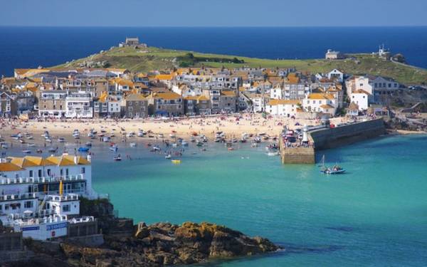 Cornwall là một hạt ở miền tây nam nước Anh xếp hạng thứ 5 trong danh sách 10 điểm đến được tìm kiếm nhiều nhất trên Google năm 2015. Địa danh này cũng tăng một bậc so với 2014.