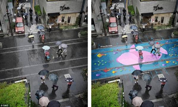 Dự án mang tên Monsoon có mục đích mang lại những gam màu cho mùa mưa ở Seoul, kéo dài trong 3 tuần lễ. Các nhà thiết kế sử dụng một loại sơn đặc biệt khiến bức tranh chỉ có thể nhìn thấy được khi có nước.
