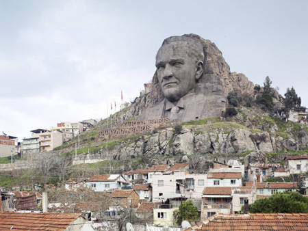 Tượng điêu khắc khổng lồ ở Izmir Thổ Nhĩ Kỳ