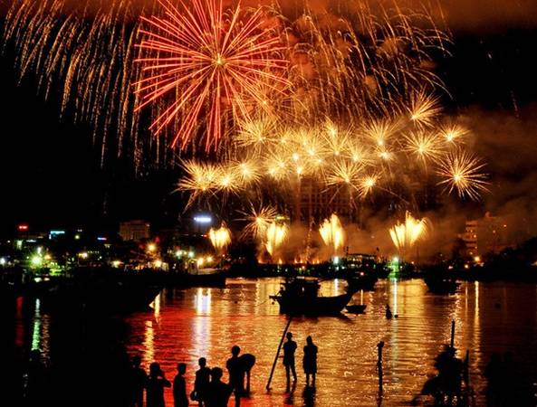 Cuộc thi trình diễn pháo hoa quốc tế được tổ chức đầu tiên tại Đà Nẵng, Việt Nam. 