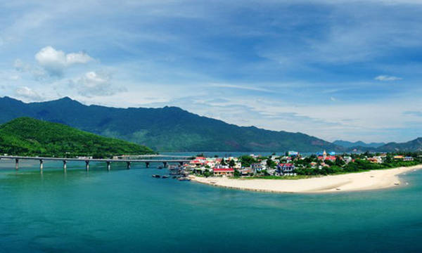  Biển Lăng Cô nối liền Đà Nẵng - Huế - Ảnh: wanderlust