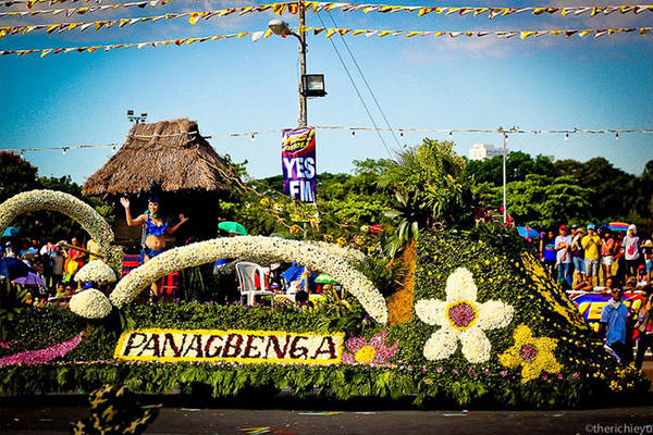 Lễ hội Panagbenga tổ chức vào tháng 2 hàng năm tại thành phố Baguio, Philippines.