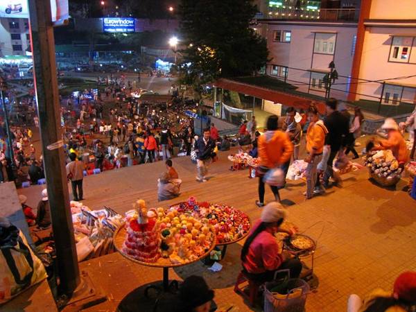 Chợ đêm Đà Lạt.