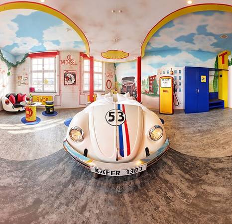 Vì vậy, đây là một không gian hoàn hảo để ở lại nếu bạn đang nghĩ đến những bảo tàng của các hãng xe Mercedes-Benz hay Porsche nổi tiếng thế giới.