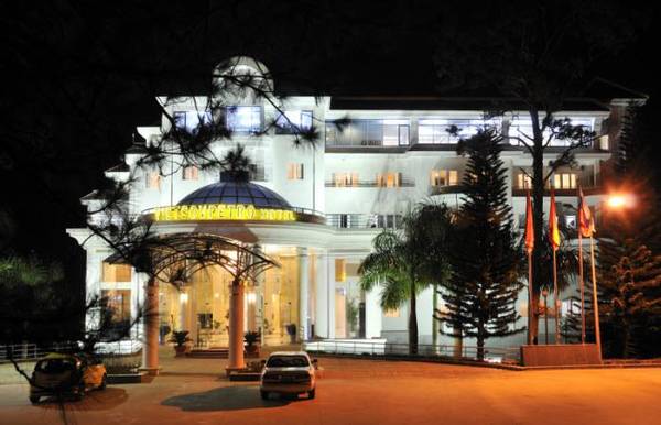 Khách sạn Vietsovpetro Đà Lạt lung linh trong đêm.