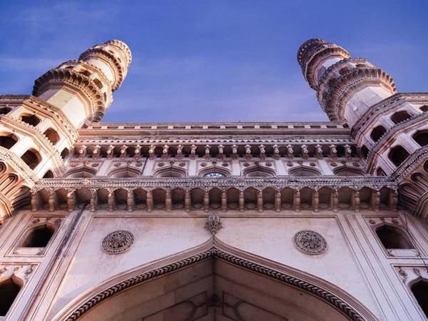  Được mệnh danh là Khải Hoàn Môn của phương Đông, Charminar là trung tâm của thành phố Hyderabad.