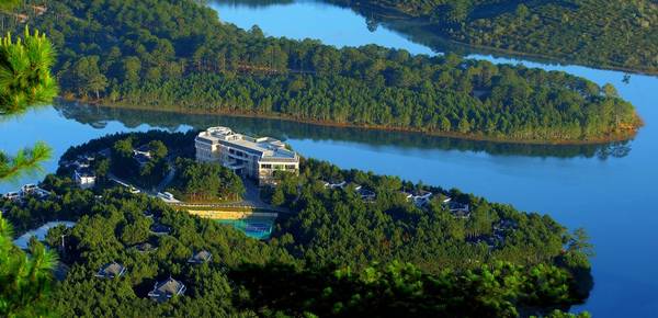 Vẻ đẹp của Dalat Edensee Lake Resort & Spa nhìn từ trên cao. 