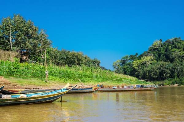 Sông Mekong có độ dài khoảng 4.350km là con sông lớn nhất khu vực Đông Nam Á, bắt nguồn từ Trung Quốc và đi qua 5 quốc gia trong vùng trong đó có Lào. Ảnh:Magazine.tripzilla.com