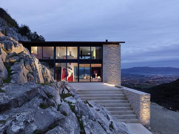 A&K Villas là công ty cho thuê biệt thự tốt nhất thế giới, với những ngôi nhà như “La Blanche” ở vùng Tuscany, Italy.