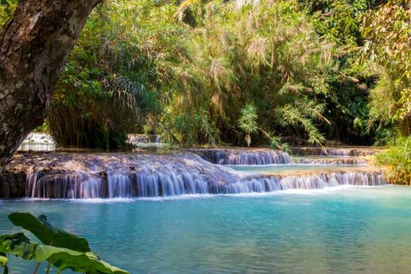 Vẻ đẹp khó tin của thác nước Kuang Si 