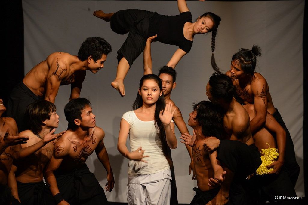 Du lich Campuchia - Xem một buổi trình diễn tại rạp xiếc Phare