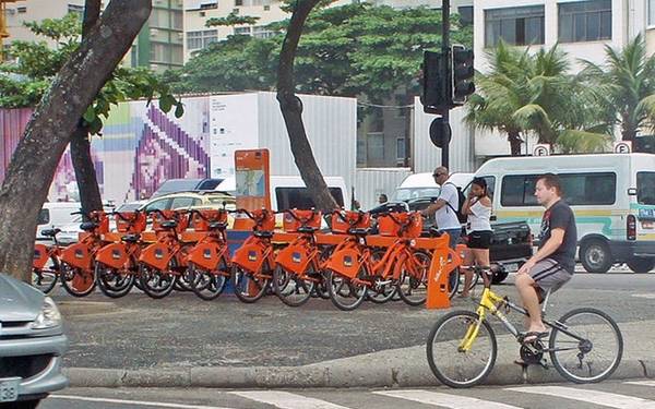 Thành phố Rio de Janeiro của Brazil có đường xe đạp dài 160 km, và hệ thống dùng chung xe đạp mang tên ‘Bike Rio’ ở 60 nhà ga trong thành phố.