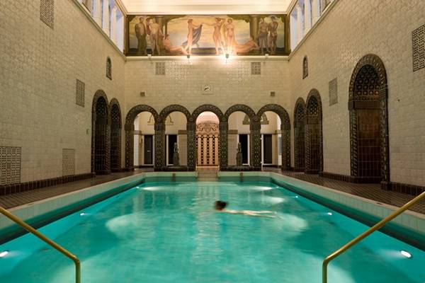 Khu bể bơi nước nóng khỏa thân tuyệt nhất - Kaiser-Friedrich-Therme, Wiesbaden, Đức