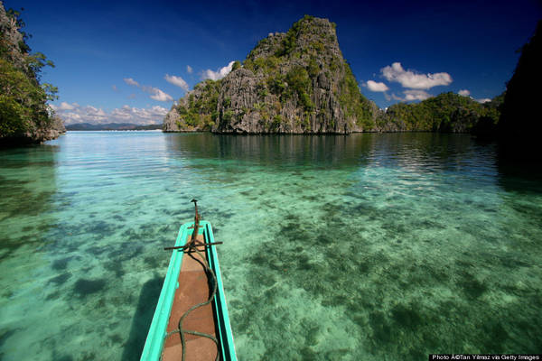 Lướt ván diều, lặn biển, đi bè và chèo thuyền kayak là những trải nghiệm thú vị bạn có thể làm tại Palawan.