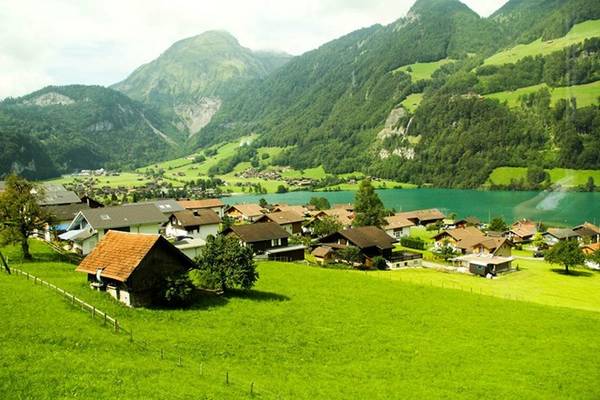 Màu xanh ngút ngàn của thung lũng ngoại ô Luzern. 