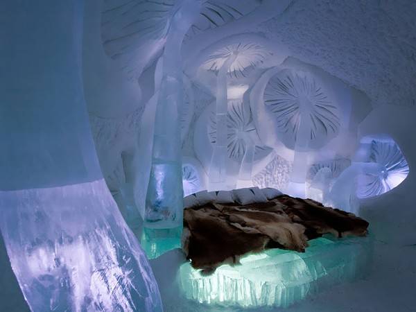 Khách sạn băng ở Jukkasjärvi, Thụy Điển là khách sạn đầu tiên và lớn nhất trên thế giới được xây dựng trong tuyết và băng. 