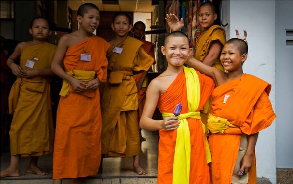 Không xoa đầu người khác dù đó là trẻ em, đối với người Thái đầu là nơi thiêng liêng nhất. Ảnh: globaltravelwriters.com