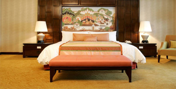 Phòng ngủ tại Four Seasons không cầu kỳ nhưng vẫn toát lên vẻ sang trọng, đậm nét Á Đông.