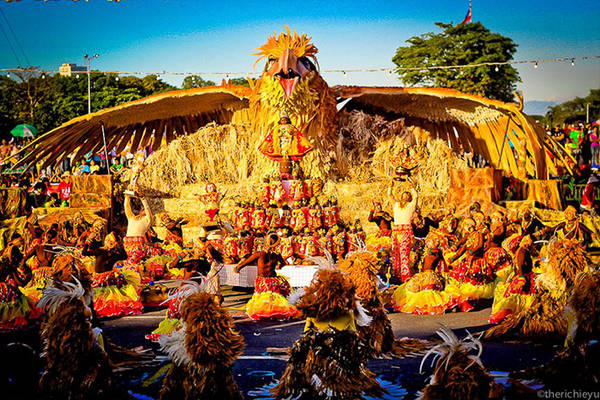 Dinagyang là một lễ hội tôn giáo và văn hóa của thành phố Iloilo, Philippines.
