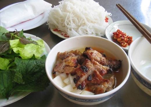 Bún chả đặc trưng của người Hà Nội là món ăn đường phố ngon bậc nhất thế giới