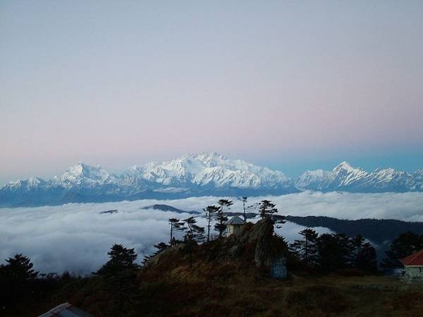 18. Khung cảnh tuyệt đẹp trên dãy Himalayas nhìn từ Sandakphu. Ảnh: solarshakti