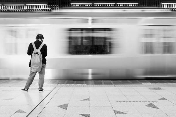 2h chiều: Nếu lúc này bên ngoài trời vẫn đang nóng gay gắt, thì bạn hãy thử xuống ga tàu điện ngầm Omotesando. Tại đây, bạn sẽ có cơ hội sở hữu những bức ảnh chân thật nhất về đời sống thường nhật của người dân Nhật Bản. Ảnh: Cassandra O'Leary