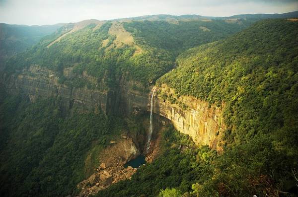  20. Thác Nohkalikai, Ấn Độ từng được hãng tin Fox News bình chọn vào top 7 thác nước hùng vĩ nhất thế giới. Ảnh: Pankaj Kaushal