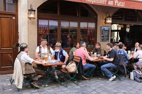 Bia Đức luôn được du khách ưa chuộng khi đến Munich, nơi tổ chức lễ hội bia Oktoberfest hàng năm.