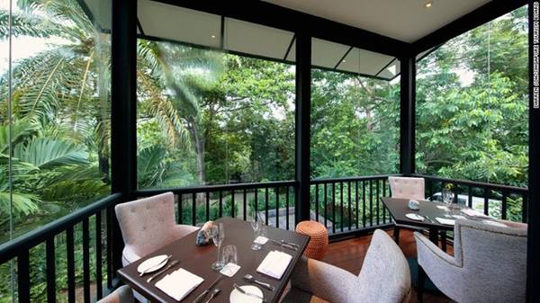 Du khách có thể dùng bữa ở nhà hàng Food for Thought, Haila hay Coner House giữa không gian xanh tươi, trong lành của vườn.