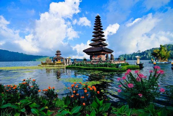 Du lịch Bali từ lâu đã là điểm đến lý tưởng cho những khách du lịch tiết kiệm, hoặc những khách ba lô muốn tự mình khám phá những vùng đất huyền bí.