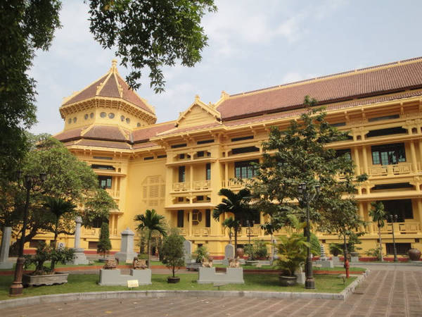 Bảo tàng lịch sử Việt Nam.