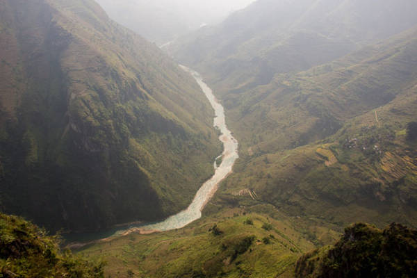 Dòng sông Nho Quế nhìn từ đèo Mã Pí Lèng