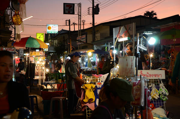 Khu chợ đêm sôi động ở Pai là nơi mà bạn có thể thưởng thức những món ngon đặc trưng nhất của Thái Lan. Ảnh: Steve Potter