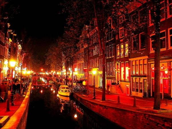 'Phố đèn đỏ' phóng khoáng của Hà Lan