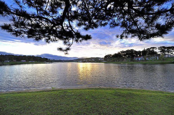 Du lich Da Lat - Vẻ đẹp kỳ ảo của Hồ Xuân Hương trong ánh chiều tà