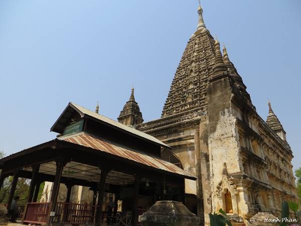Chùa Mahabodhi có tên và kiến trúc rất giống với ngôi đền Bồ Đề Đạo Tràng Bodhigaya nguyên gốc ở Ấn Độ.