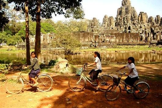 Campuchia chào đón du khách với Angkor Wat hùng vĩ, biển Sihanouk tuyệt đẹp, thủ đô Phnom Penh sôi động.... Với đa số du khách, trải nghiệm lý thú nhất tại đất nước này là những món ngon được chế biến từ nguyên liệu đánh bắt trong tự nhiên. Ảnh: Đặng Sinh.