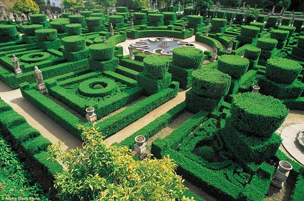Vườn thượng uyển Bishop, Bồ Đào Nha: Mê cung này có thiết kế theo kiểu Baroque tuyệt đẹp, đáng để du khách dành thời gian khám phá.