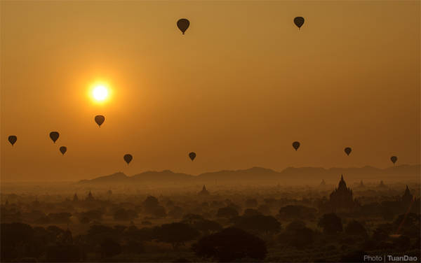 Một trong những khoảnh khắc không thể bỏ qua khi đến Bagan, khung cảnh tuyệt đẹp lúc bình minh sẽ khiến bạn ngỡ ngàng.