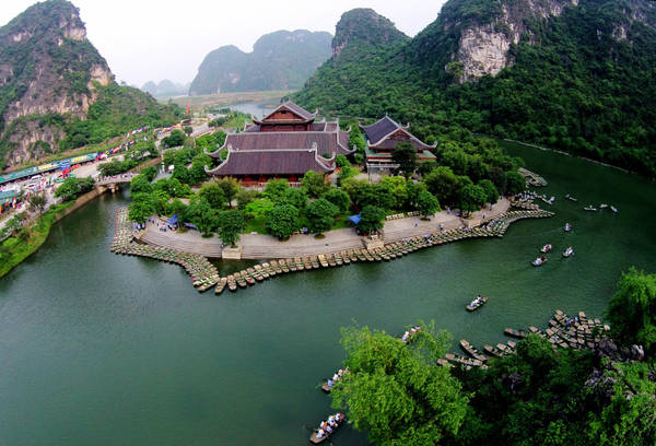 Tràng An là một trong những khu du lịch nổi tiếng nhất của Ninh Bình hiện nay. Ảnh: Travelsense.asia