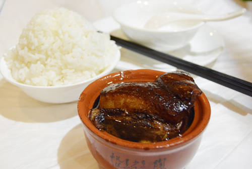 Thịt Đông Pha có thể tìm được ở bất cứ nhà hàng nào ở Hàng Châu. Ảnh: Nguyên Chi
