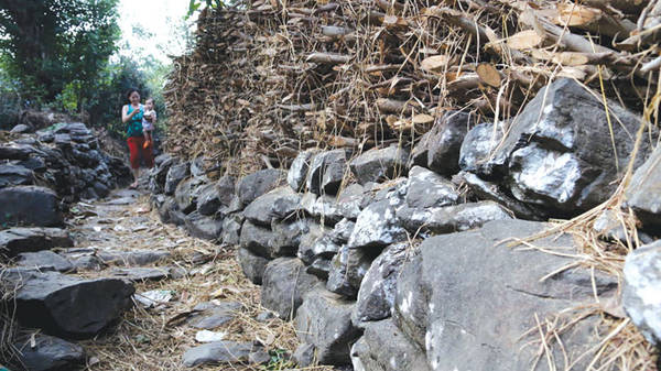 Du lịch Phú Yên - Những con đường đá tuyệt đẹp ở làng Phú Hạnh