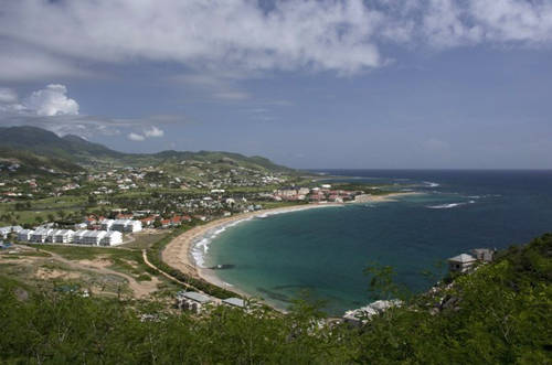 Liên bang St Kitts and Nevis, đảo quốc nằm trong quần đảo Leeward, Tây Ấn có dân số là 55.000 người và có 1 tỷ phú, đứng thứ 2 bảng xếp hạng. Ngành công nghiệp phát triển ở nước này là may mặc, lắp ráp và là một trong các ngành công nghiệp lắp ráp điện tử lớn nhất trong vùng Caribbean.