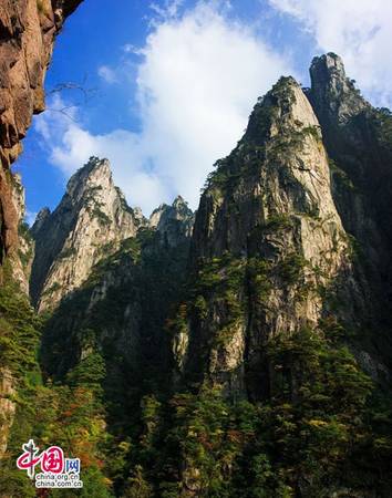 Hoàng Sơn tập trung cảnh đẹp về núi tại Trung Quốc, nổi tiếng trong và ngoài nước về “tứ tuyệt”. Ảnh: Zhongguo Wang.