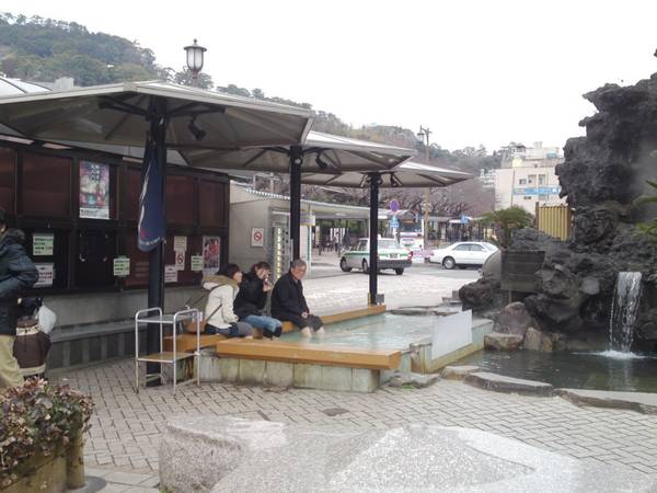 Du khách có thể tận hưởng suối nước nóng ở bất cứ nơi nào trong thành phố. Ảnh: shizuokatourism.com