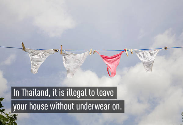 Tại Thái Lan, ra khỏi nhà mà không mặc đồ lót là bất hợp pháp.
