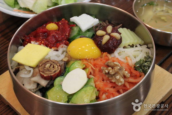 Món cơm trộn bibimbap nổi tiếng của Hàn Quốc 