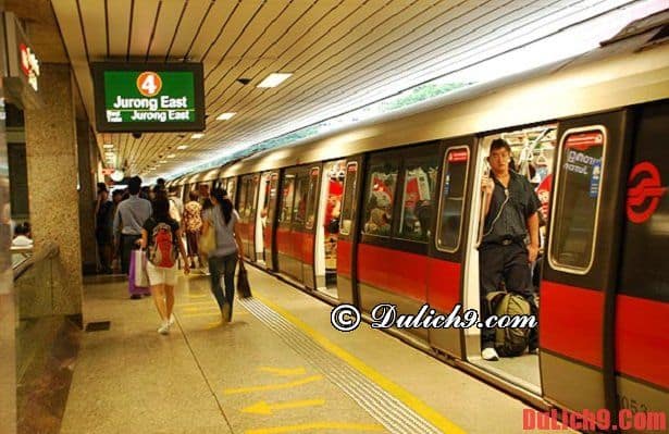 . Ở khách sạn nào gần ga tàu điện ngầm MRT ở Singapore?